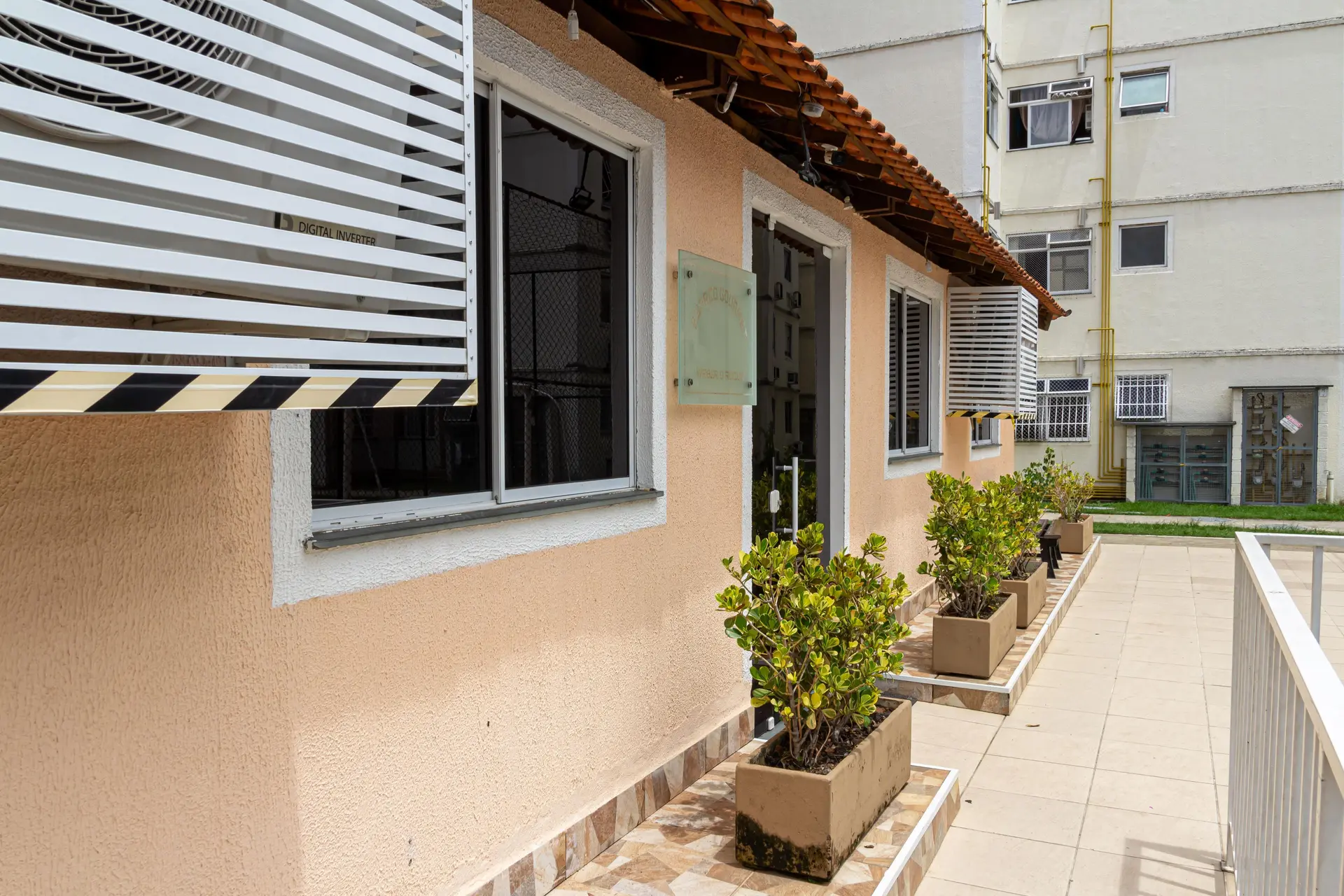 Apartamento mobiliado de 2 quartos em condomínio com piscina — photo 26