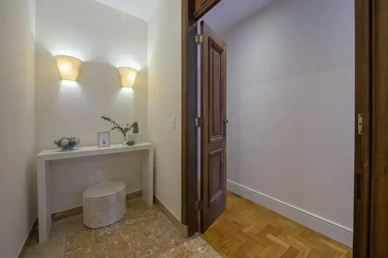 Unfurnished apartment with 4 bedrooms and 260 m² — photo 19