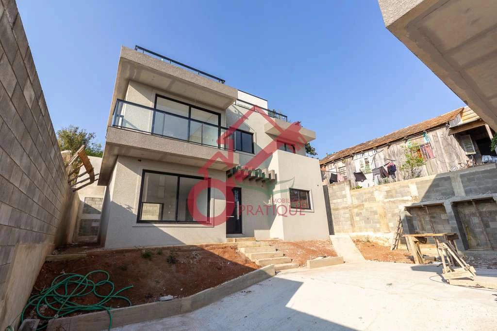 House with 3 bedrooms and 4 baths, 165 m², parking