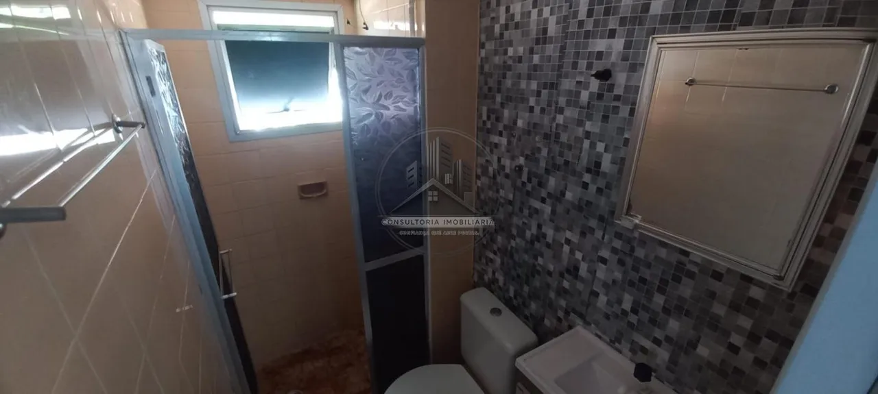 Apartment with 2 bedrooms and a glass shower enclosure — photo 13