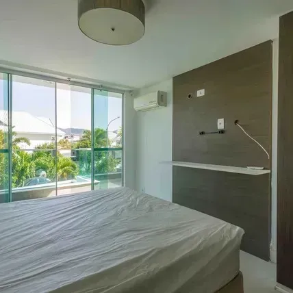 5-bedroom house with a bathtub in Rio de Janeiro — photo 15