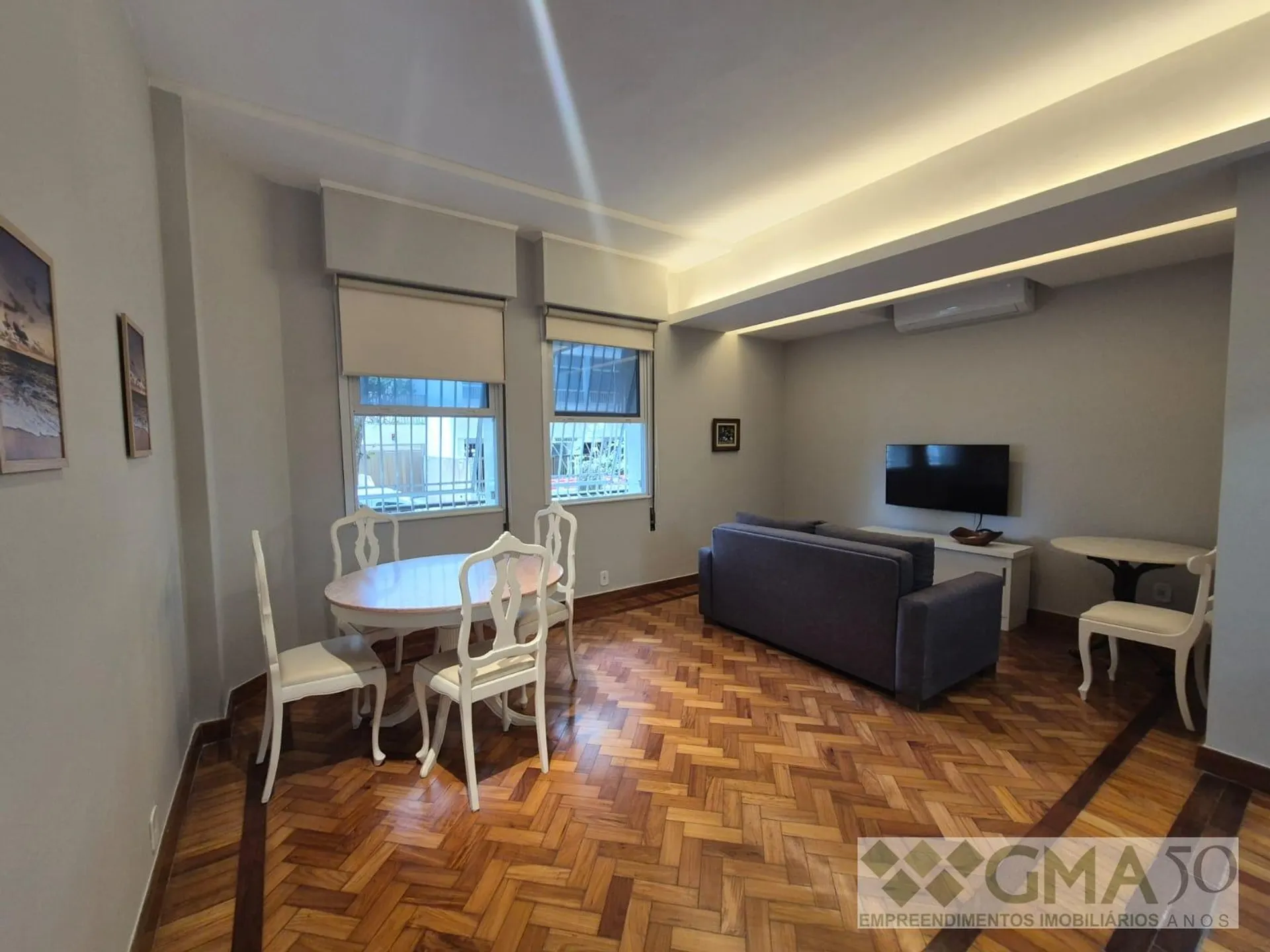 Furnished apartment, 90 m², with wood or laminate floors