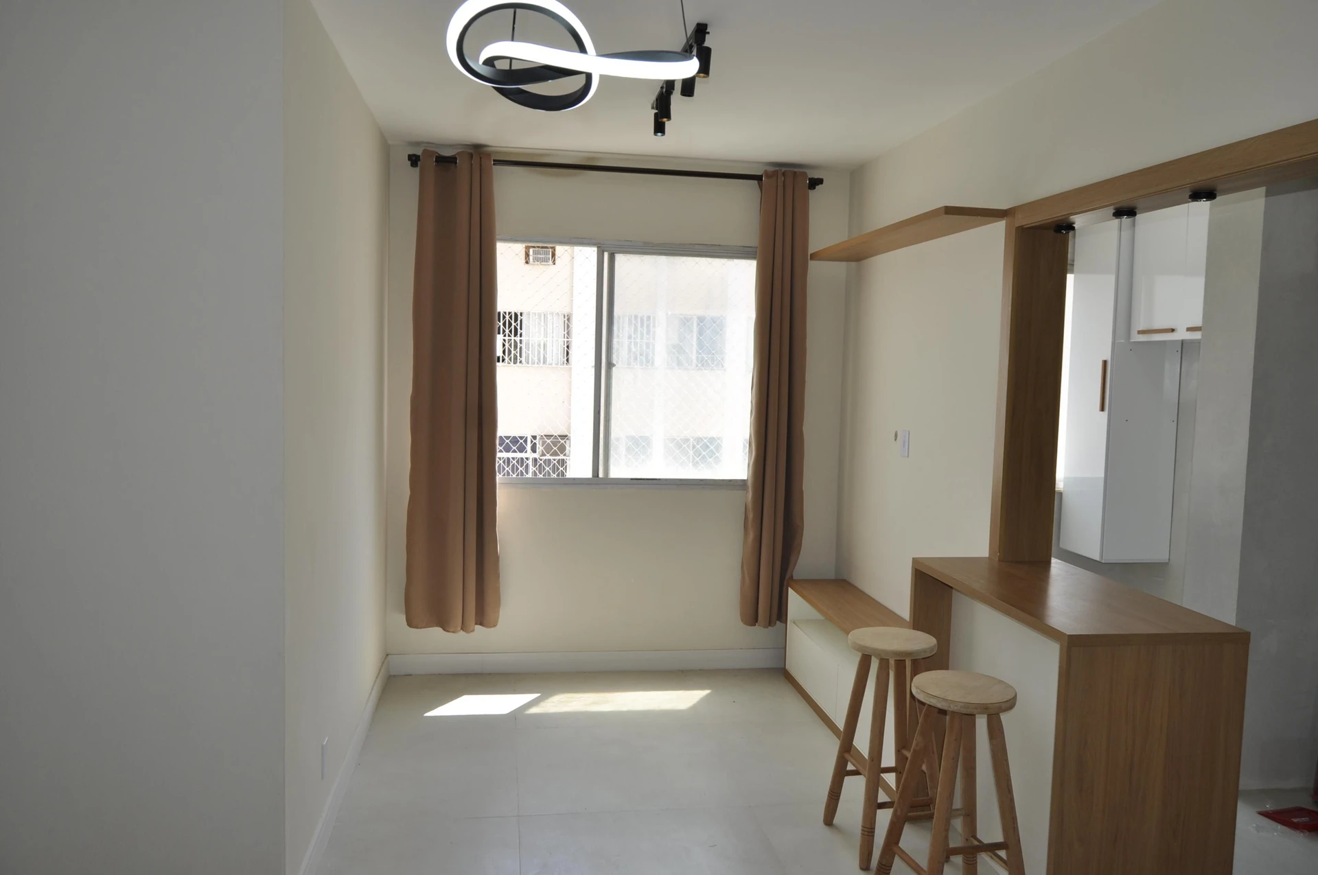 Glass-enclosed balcony in a 3-bedroom apartment, 65 m² — photo 12