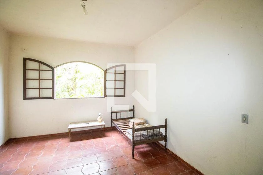 Furnished house with 4 bedrooms and 215 m² — photo 47