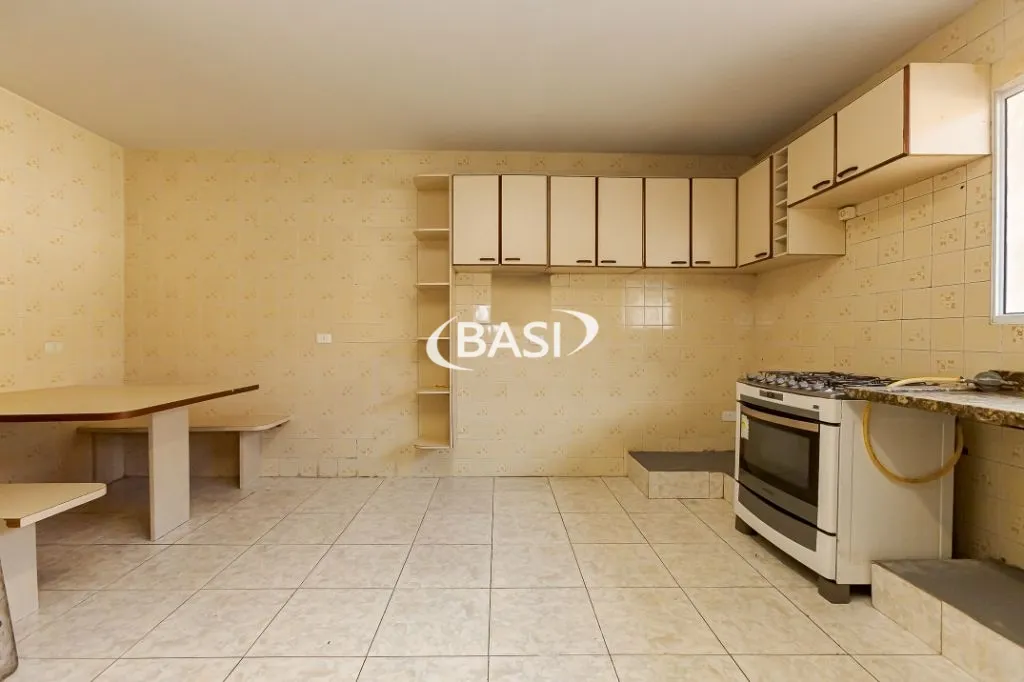 Unfurnished house with 4 bedrooms and 3 bathrooms — photo 32