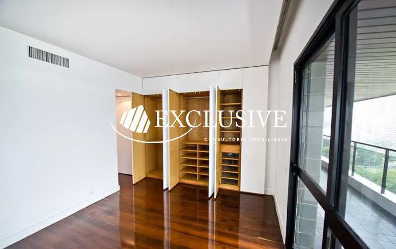 Residential apartment with 4 bedrooms and enclosed balcony — photo 22