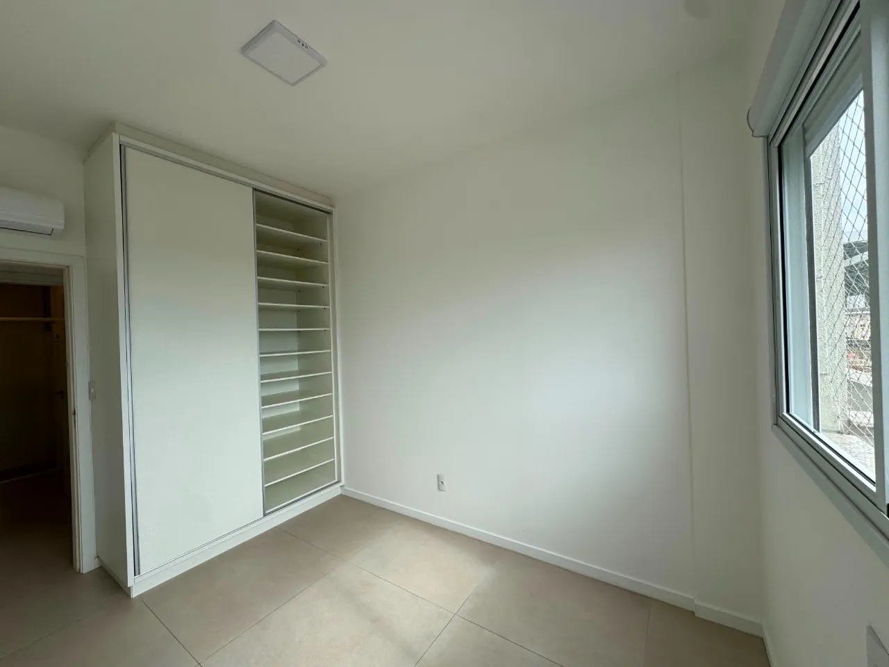 3-bedroom apartment in a building with a pool — photo 27