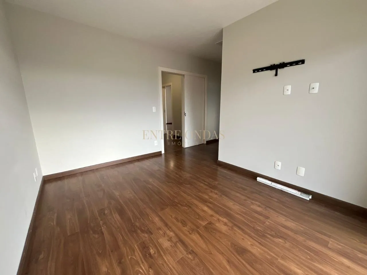 Water view in a 4-bedroom house, 263 m² — photo 5