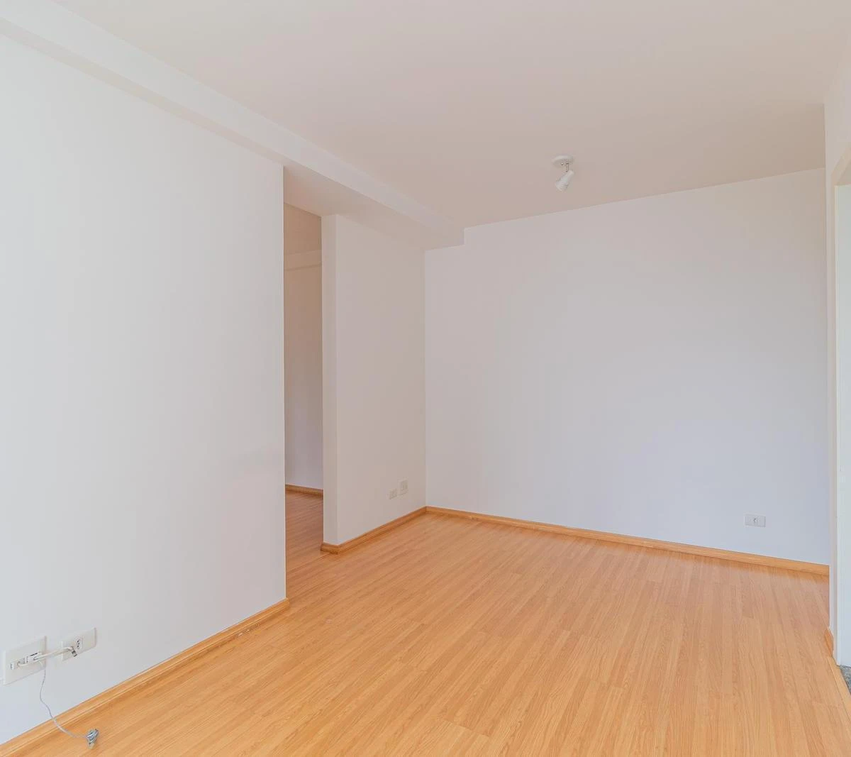 2-bedroom apartment with a washing machine in Curitiba — photo 17