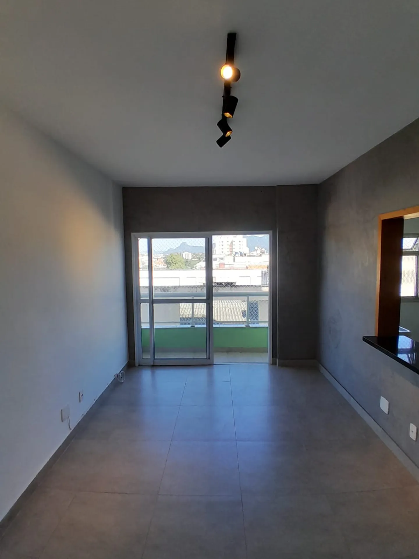 2-bedroom apartment with open-plan kitchen and balcony — photo 14