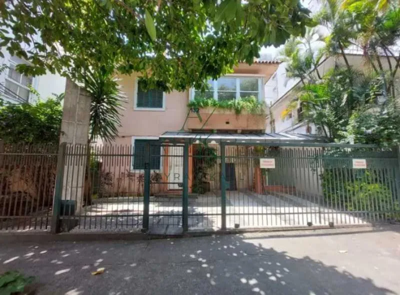 1-bedroom apartment with 5 bathrooms and a separate kitchen — photo 10