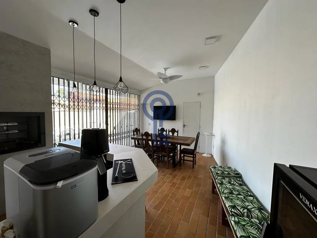 Casa mobiliada com 4 dormitórios e 3 banheiros