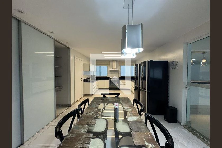 5 quartos e banheira: casa de 1000 m² — photo 35