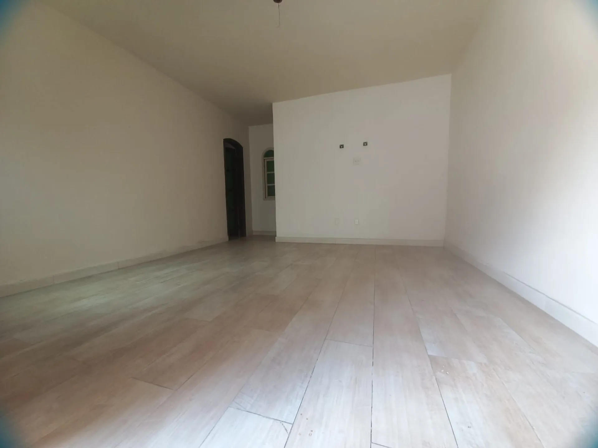200 m² house with 2 bedrooms and a closed kitchen