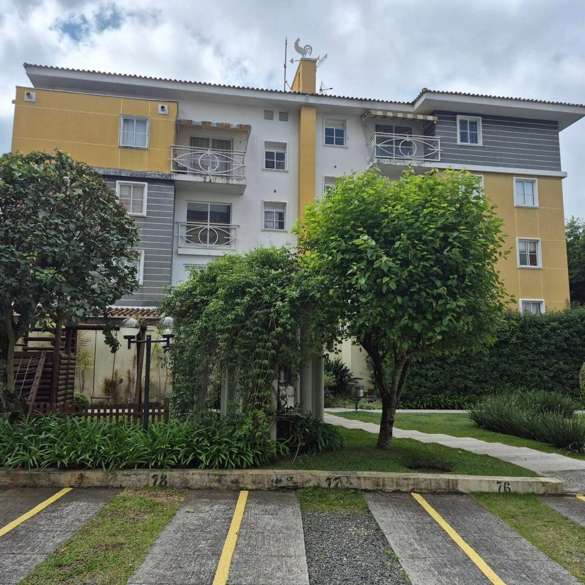 Furnished 3-bedroom apartment with covered parking — photo 12