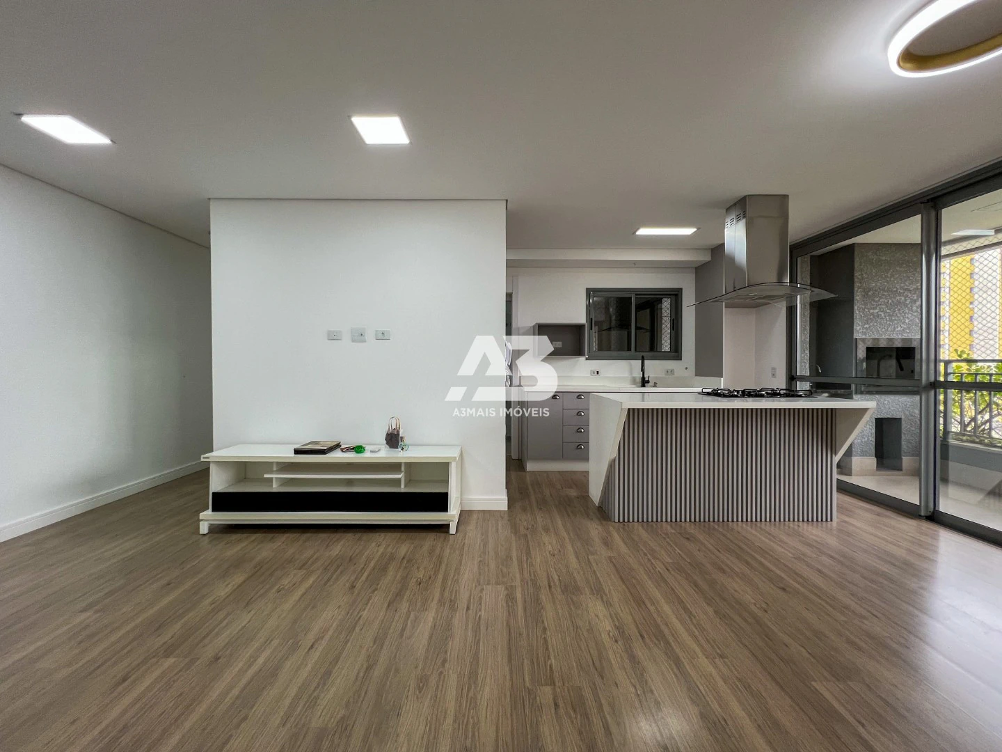 Apartamento com 3 dormitórios e 2 vagas, varanda com BBQ — photo 2