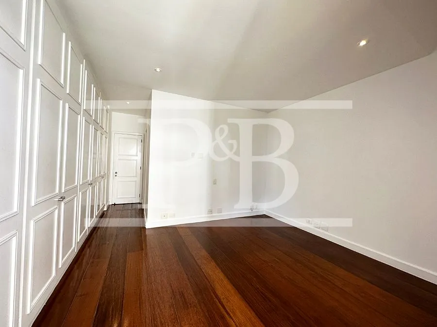 Квартира з 4 спальнями та балконом 410 м² — photo 27