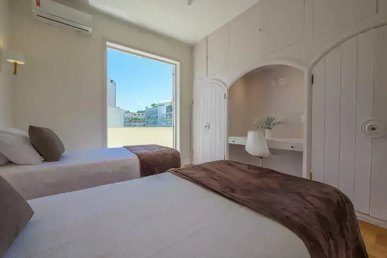 Unfurnished apartment with 4 bedrooms and 260 m² — photo 7