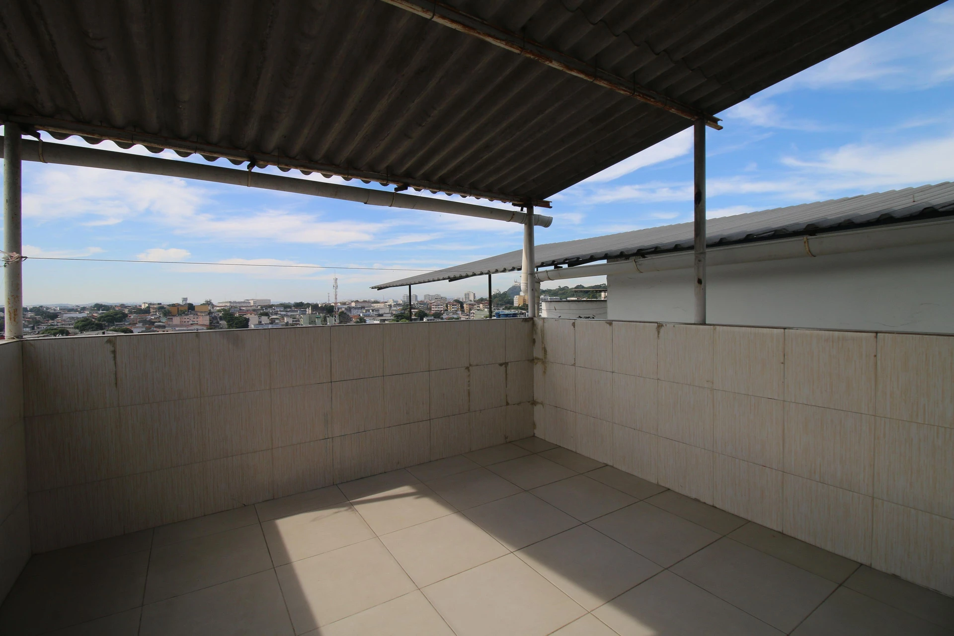 House with 2 bedrooms and 2 bathrooms plus parking — photo 12