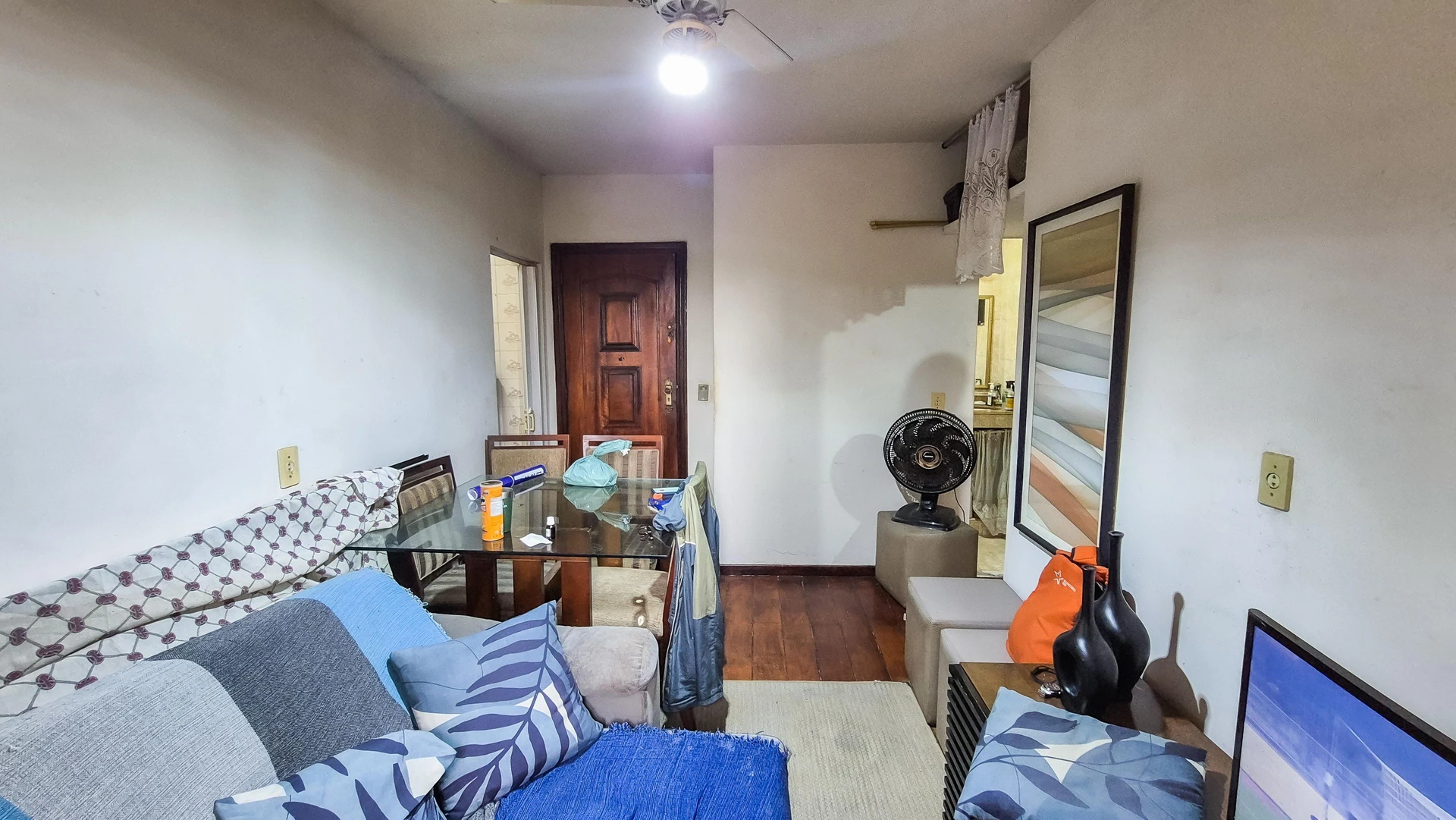One-bedroom apartment with a washing machine — photo 17