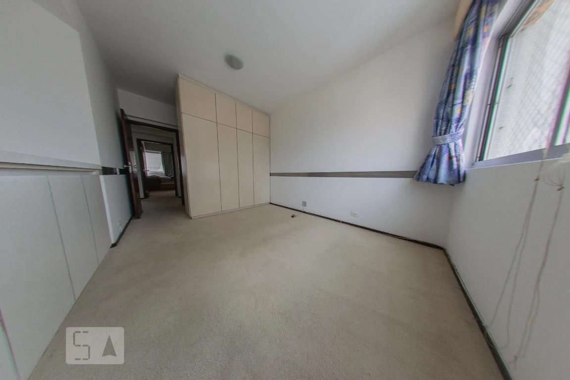 4-bedroom apartment with a walk-in closet — photo 69