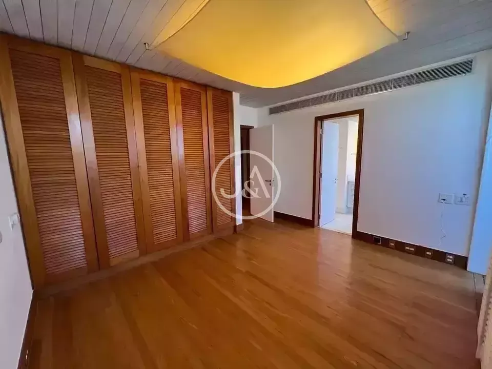 Water view in a 4-bedroom apartment, 838 m² — photo 26