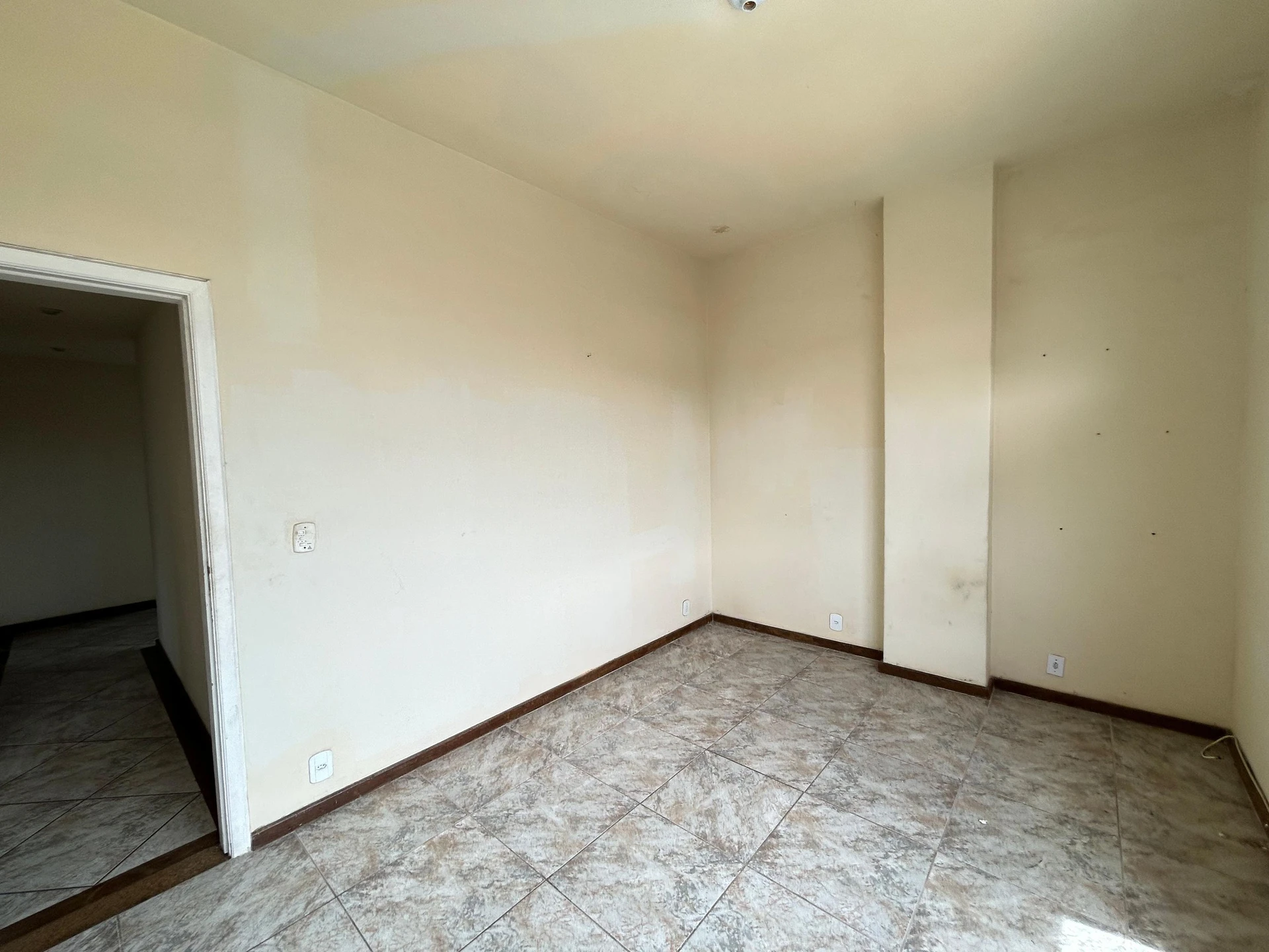 3-bedroom apartment with a walk-in closet — photo 29