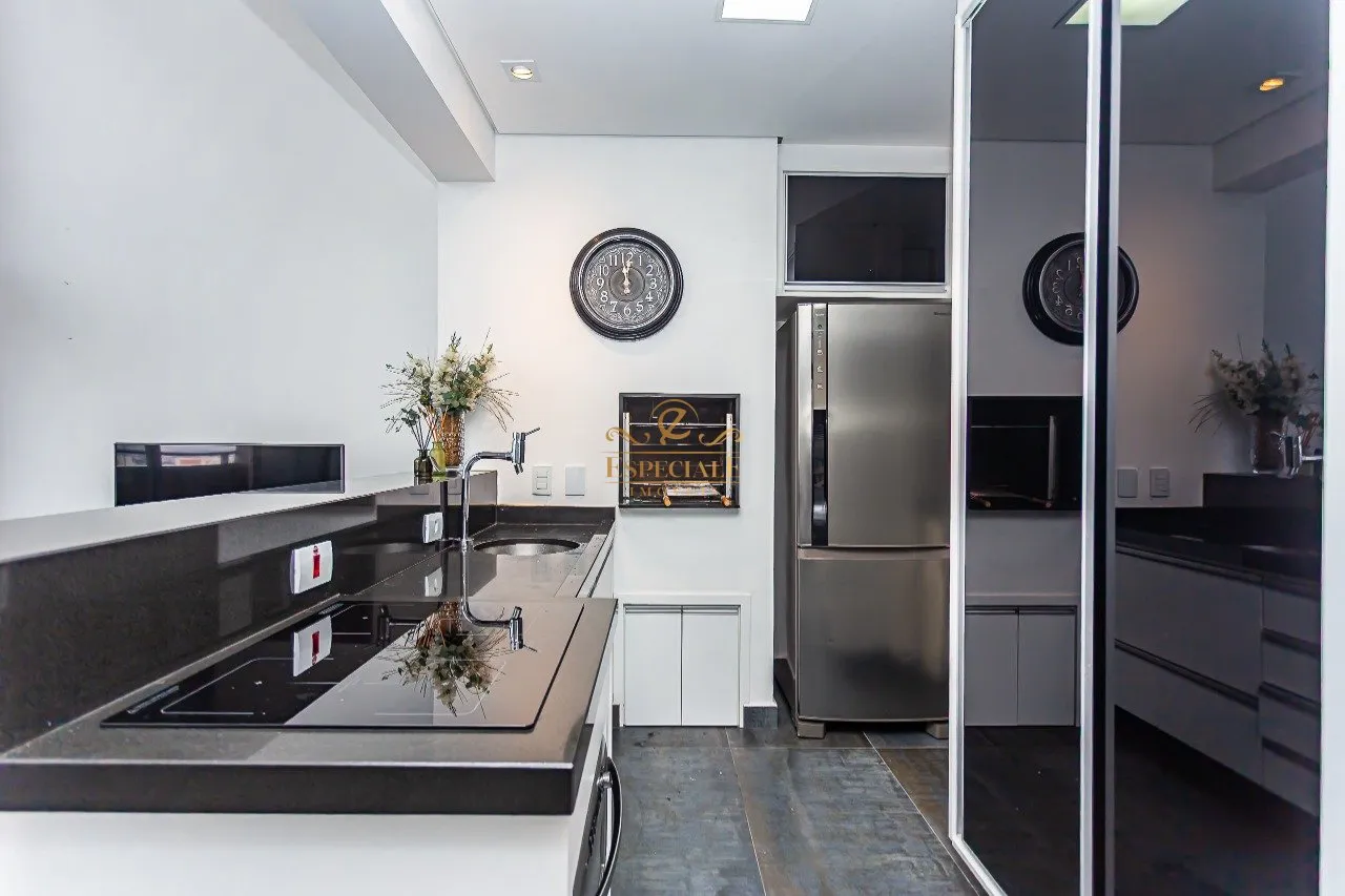 Furnished 1-bedroom apartment with open-plan kitchen — photo 11