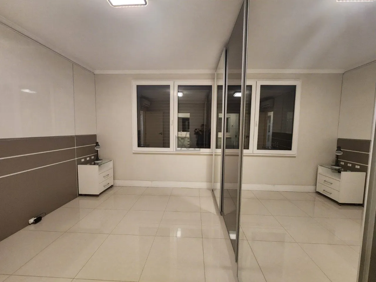 4-bedroom apartment in a building with a gym — photo 26