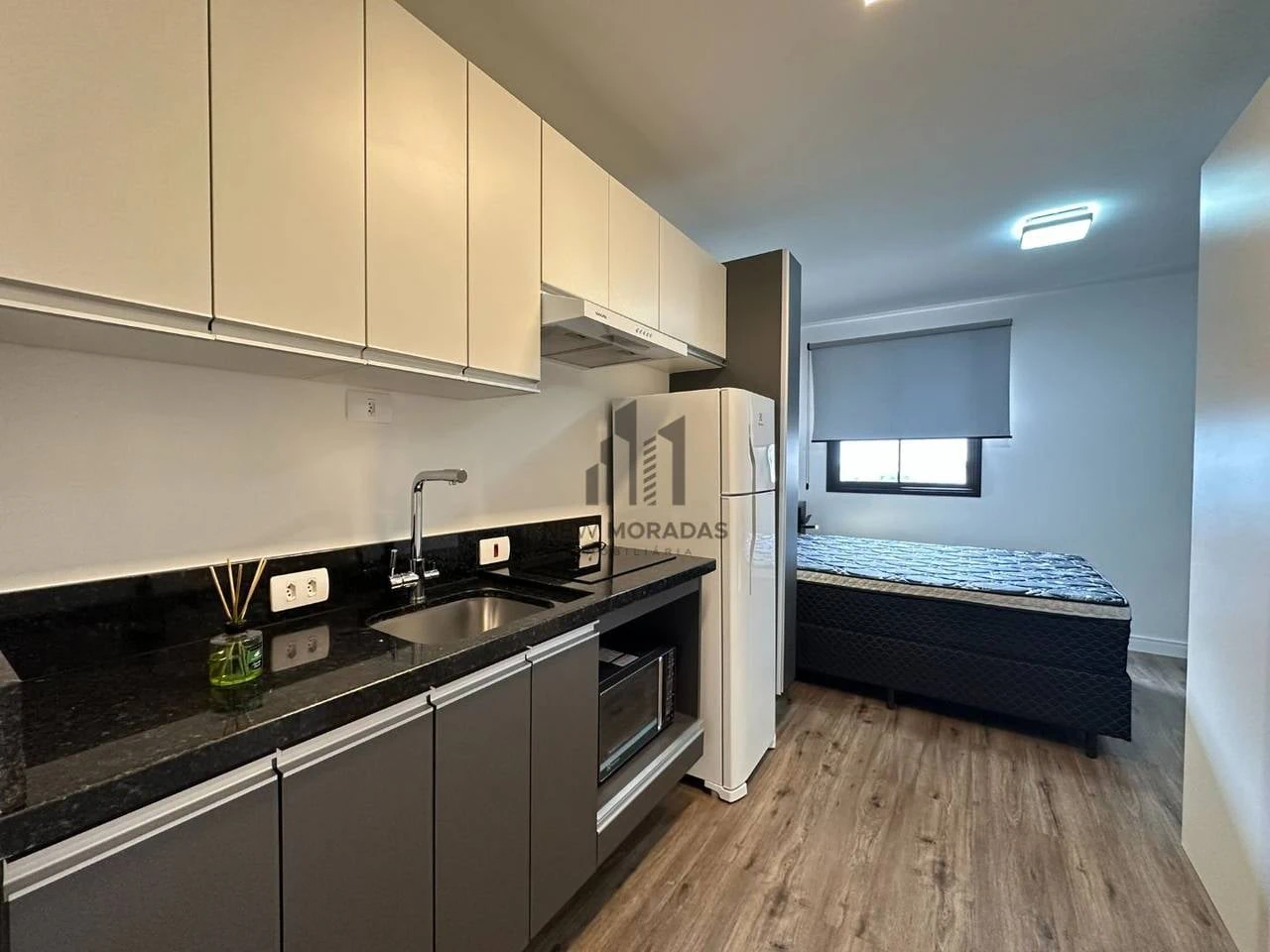 Furnished studio with 1 bedroom and 1 bathroom — photo 2