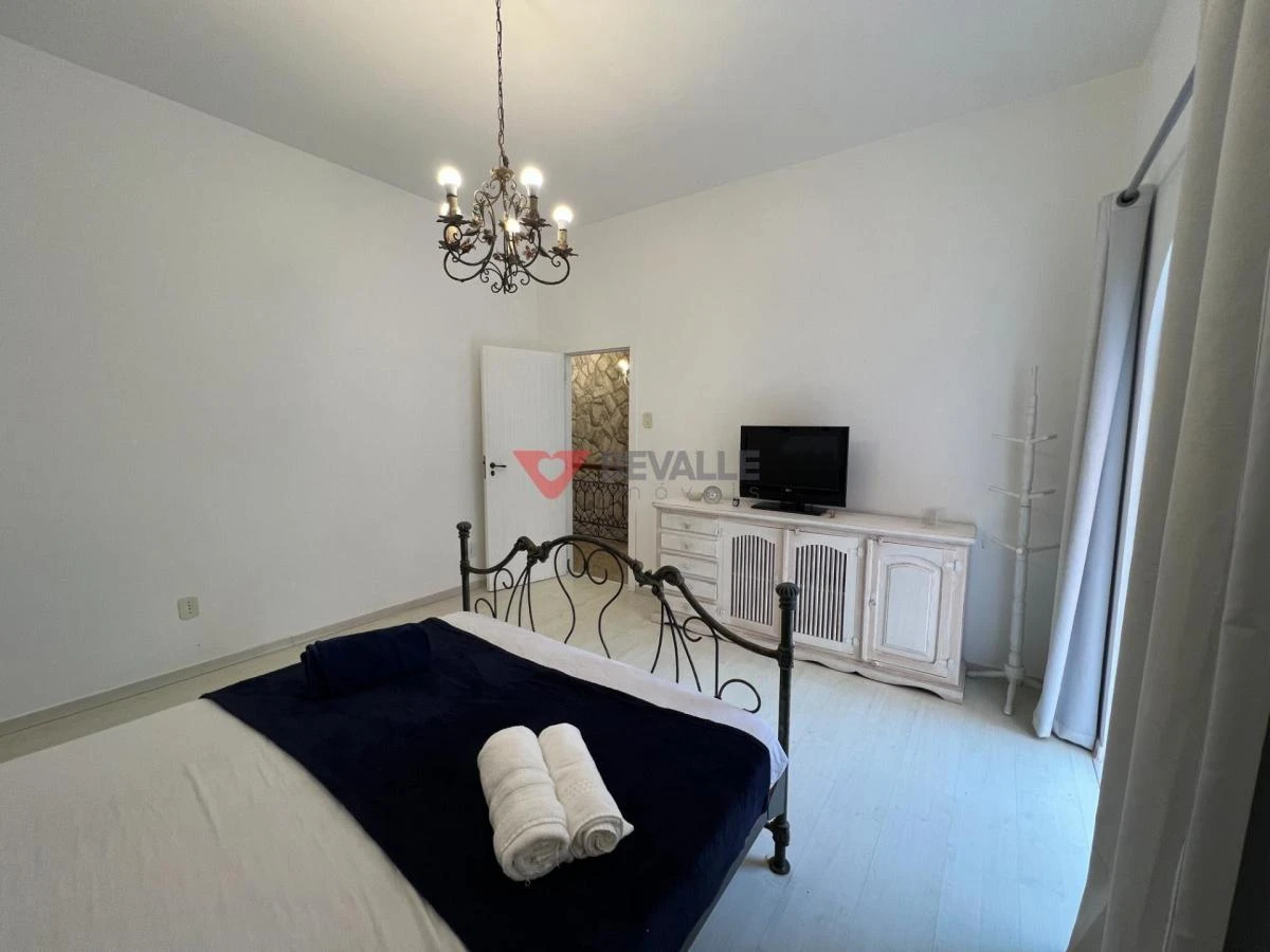 220 m² house with a washing machine and a home office — photo 14