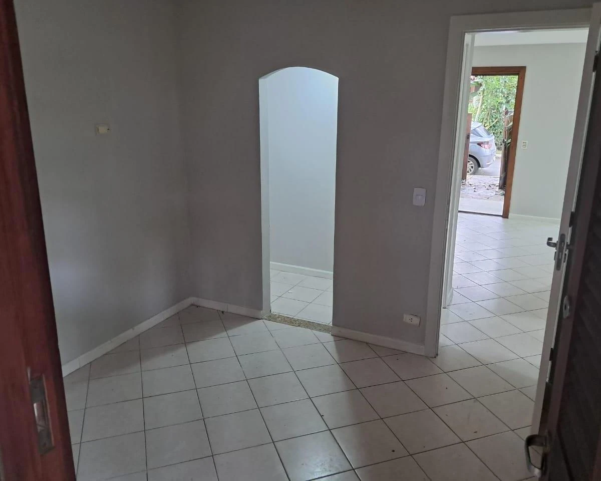 Duplex house with 4 bedrooms and an enclosed kitchen — photo 10