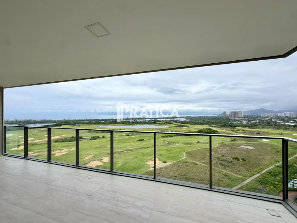 4-bedroom apartment in a building with an indoor pool — photo 20