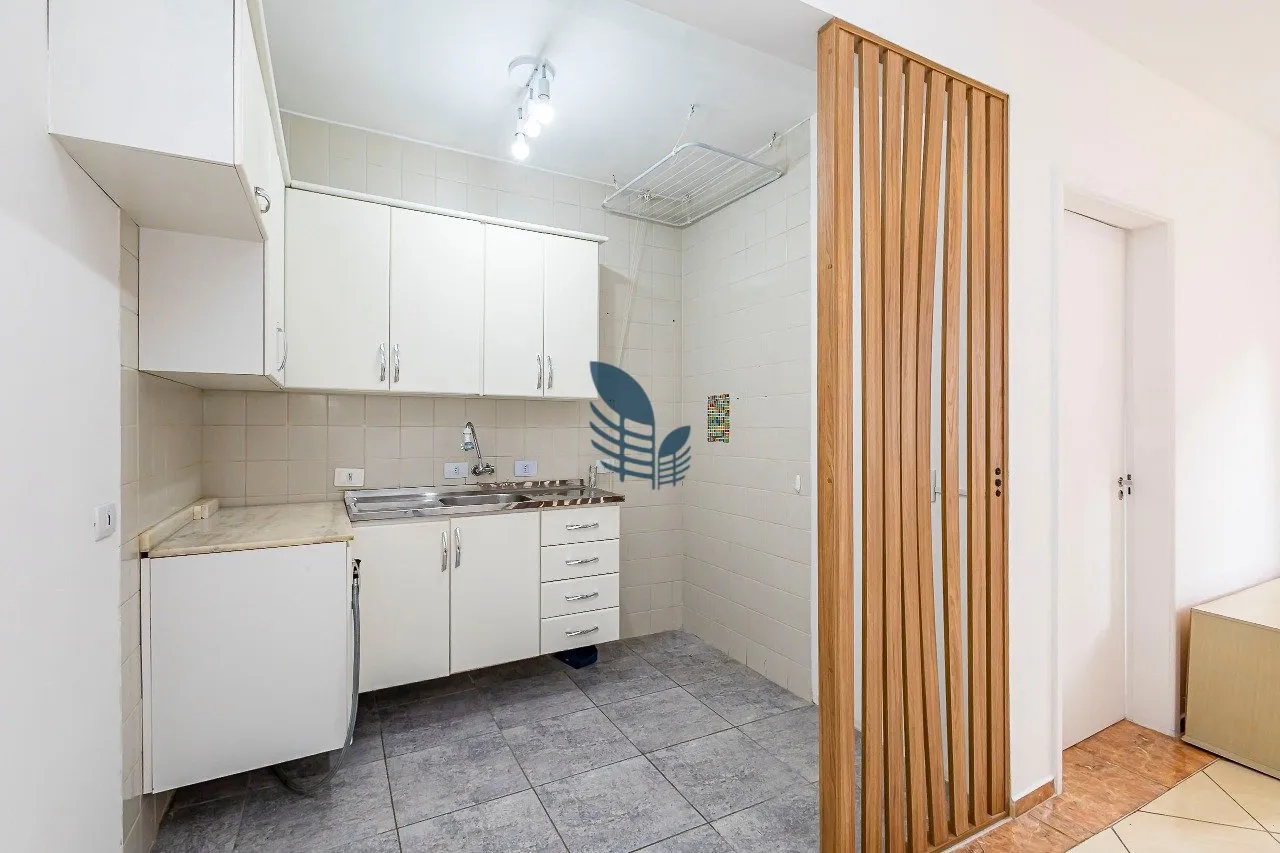 1-bedroom apartment with en-suite bathroom and separate kitchen — photo 8