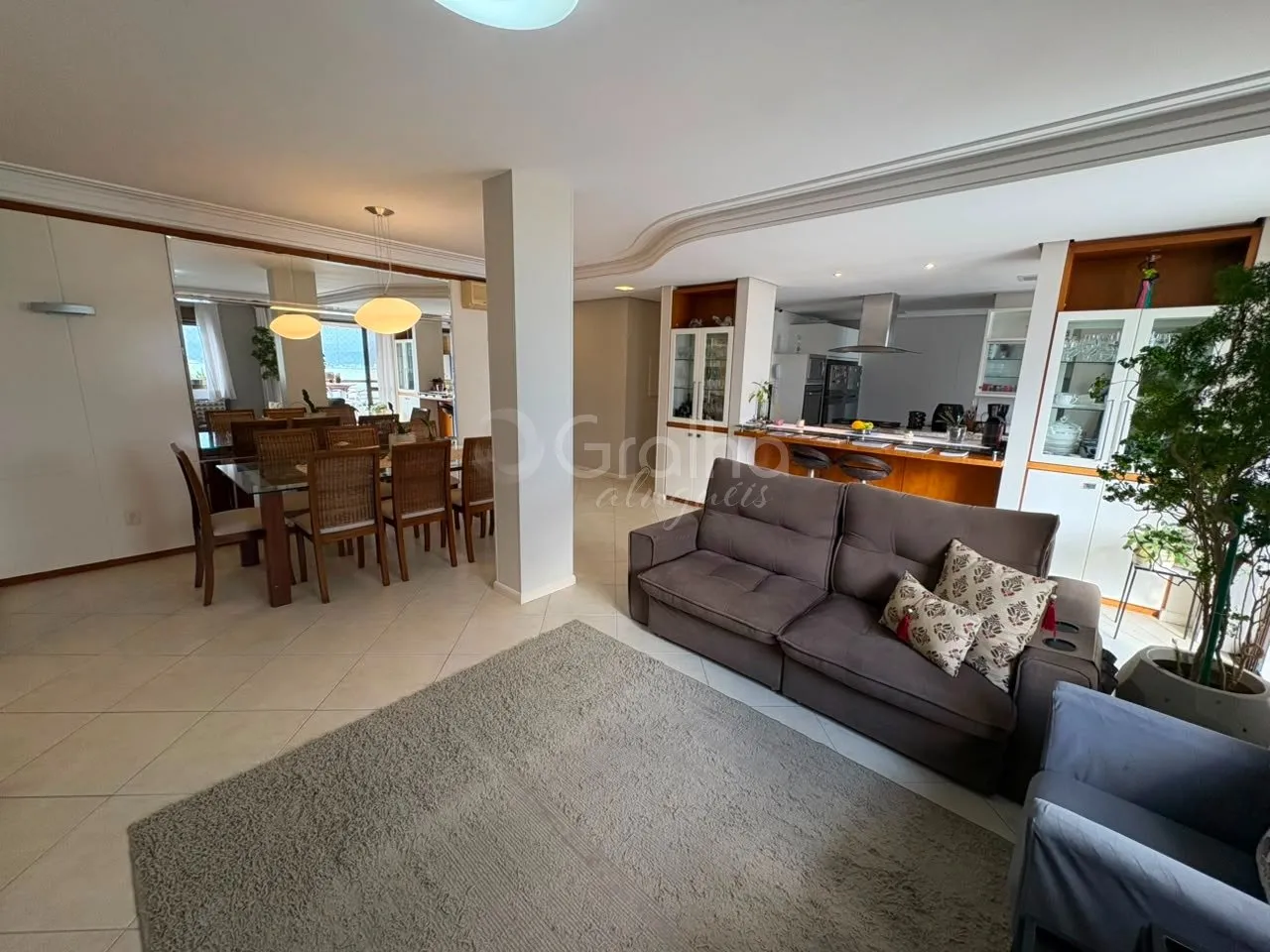 Furnished 3-bedroom apartment with an open-plan kitchen — photo 35