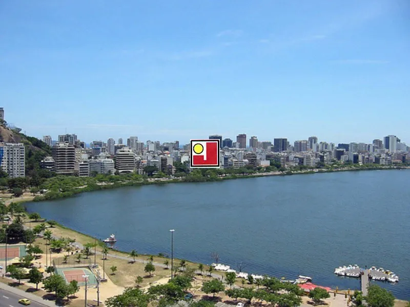 4-bedroom apartment with a glass-enclosed balcony — photo 5