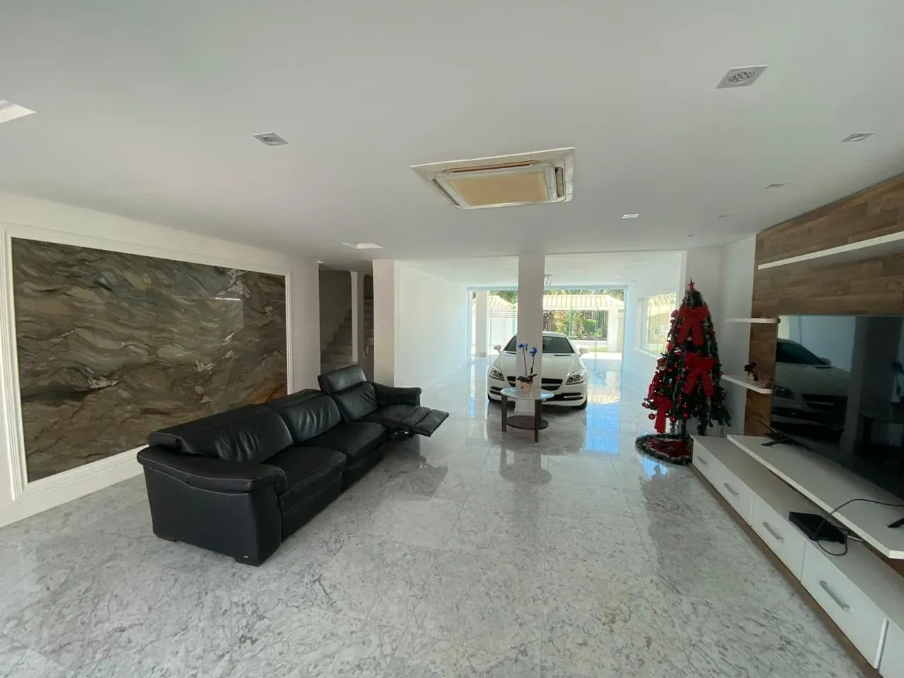 Unfurnished house with 5 bedrooms and 5 bathrooms — photo 26