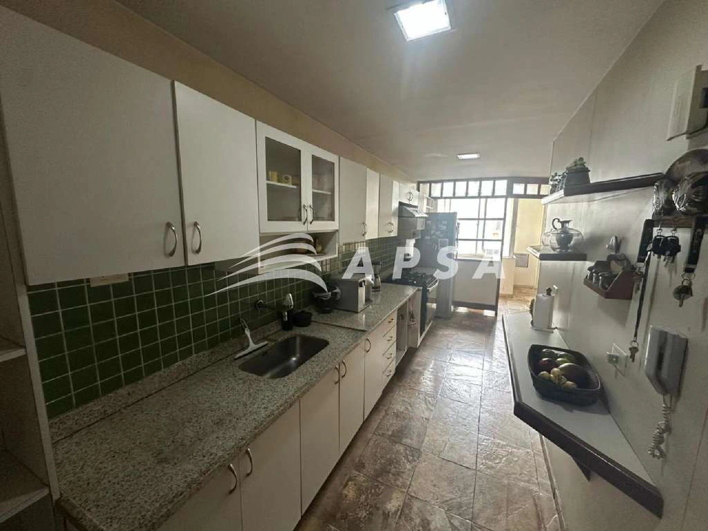 Furnished 200 m² apartment with 3 bedrooms — photo 26