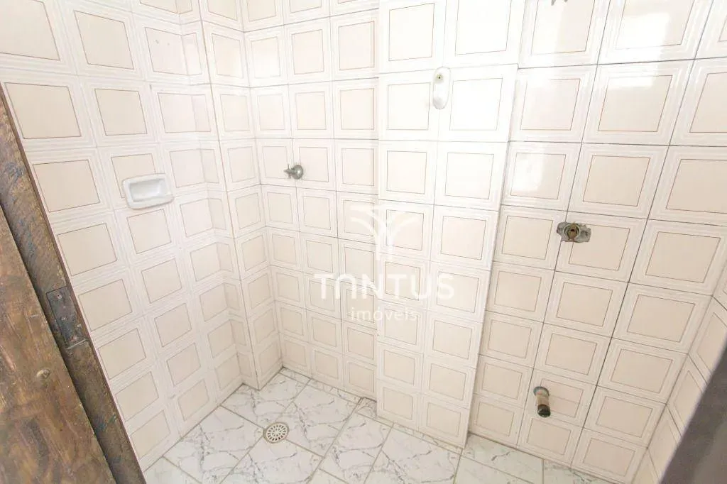 Wood or laminate floors in a 2-bedroom apartment, 66 m² — photo 31