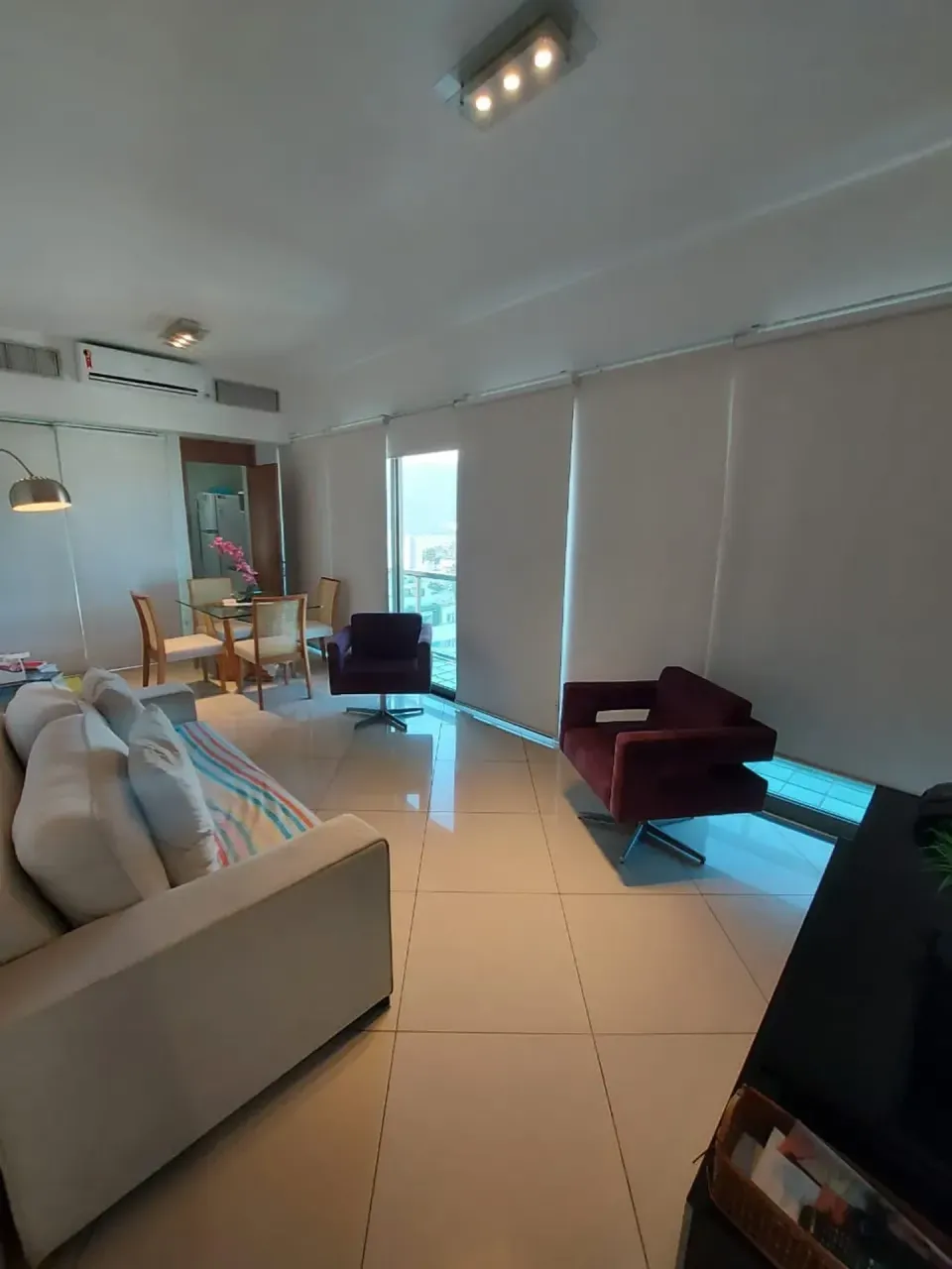 Furnished apartment with 2 bedrooms and floor to ceiling windows — photo 12