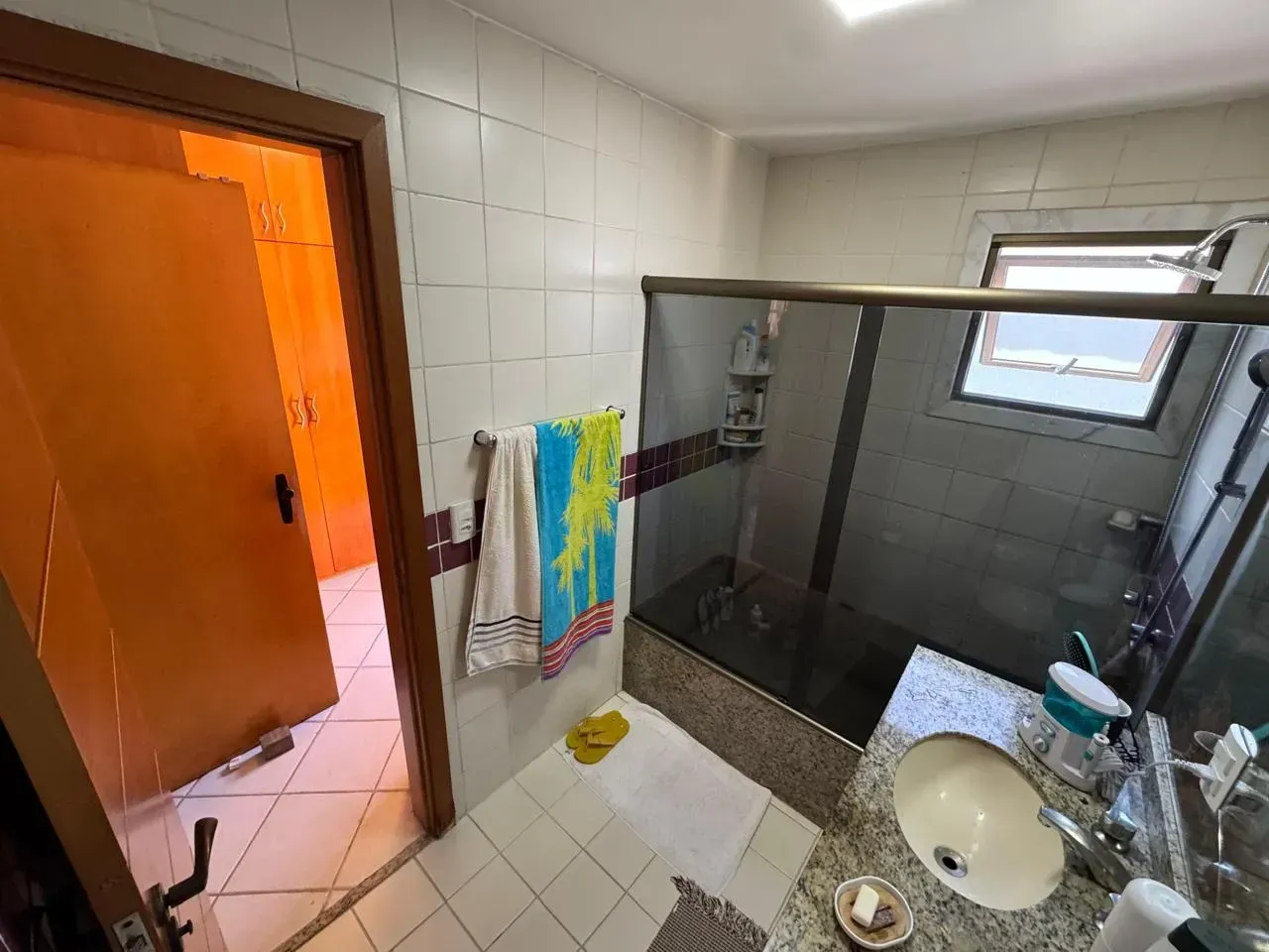 Condo house with 4 bedrooms and a closed kitchen — photo 4