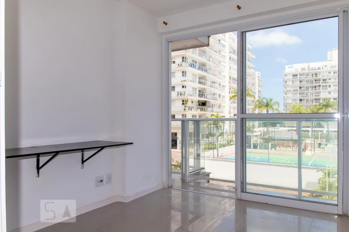 Unfurnished 3-bedroom apartment with en-suite baths — photo 12