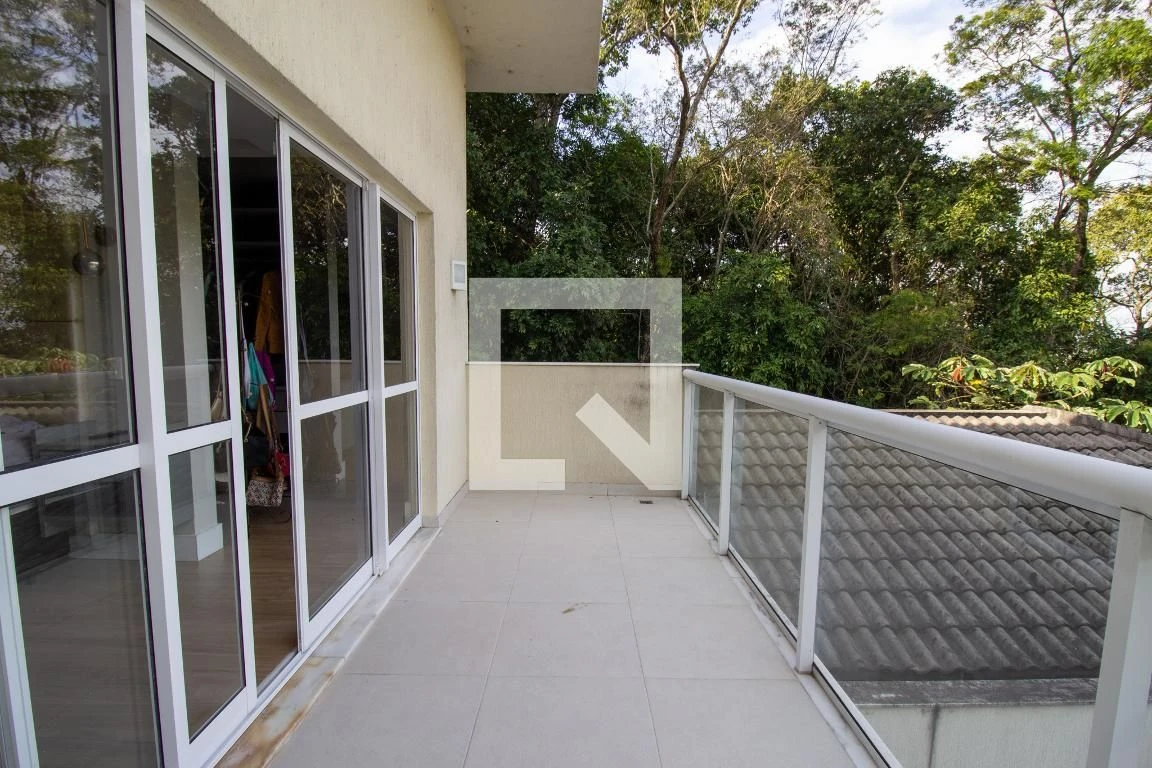 4-bedroom house with a bathtub in Rio de Janeiro — photo 10