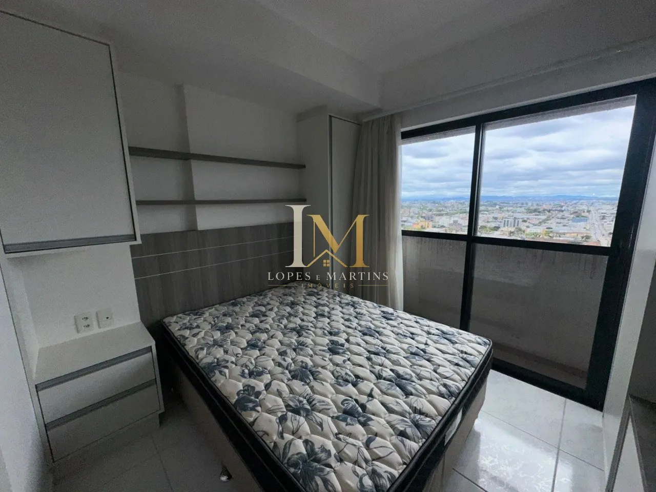 One-bedroom apartment with a washing machine — photo 9