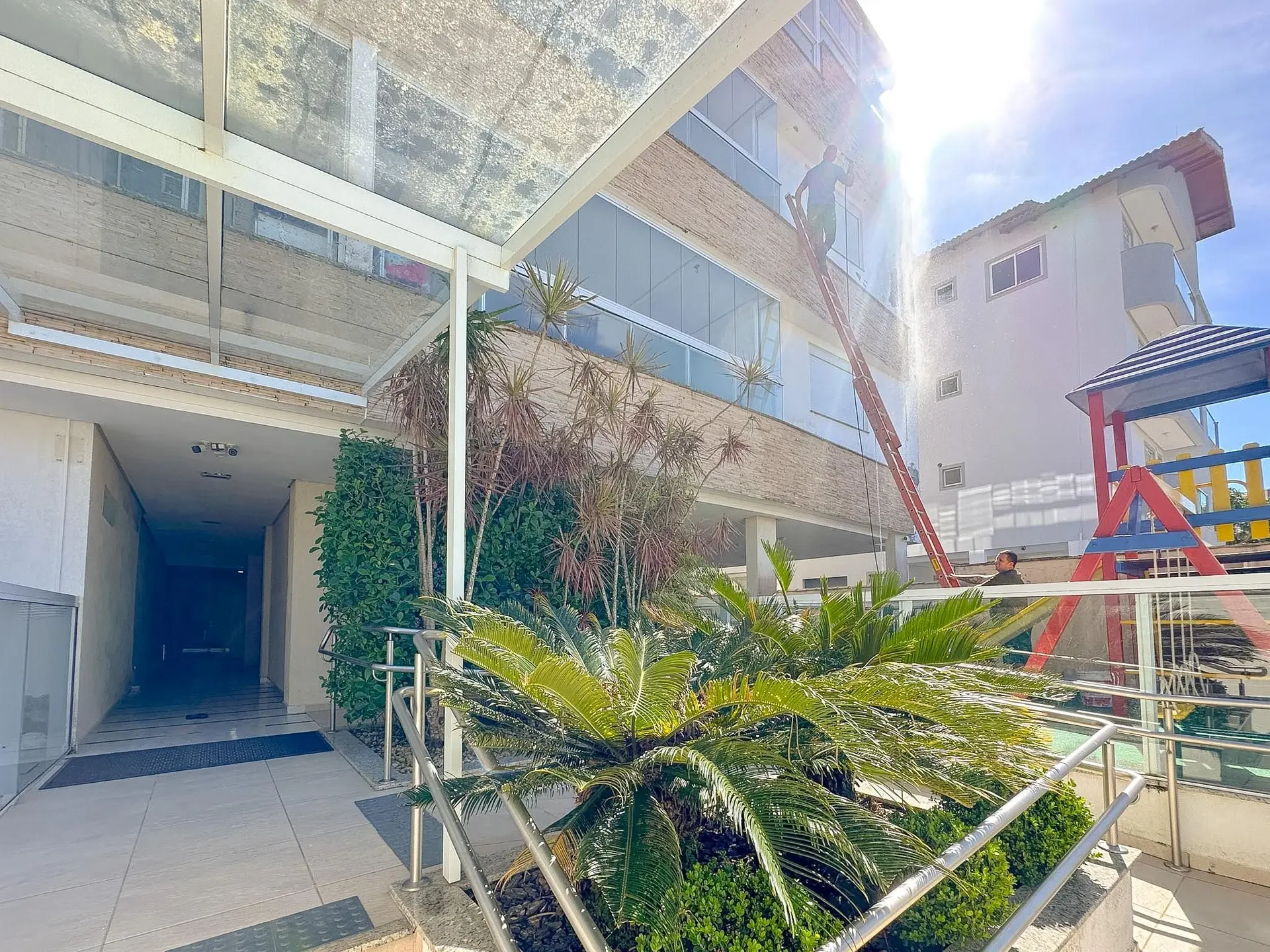 Furnished apartment, 92 m², with a grill on the balcony — photo 40