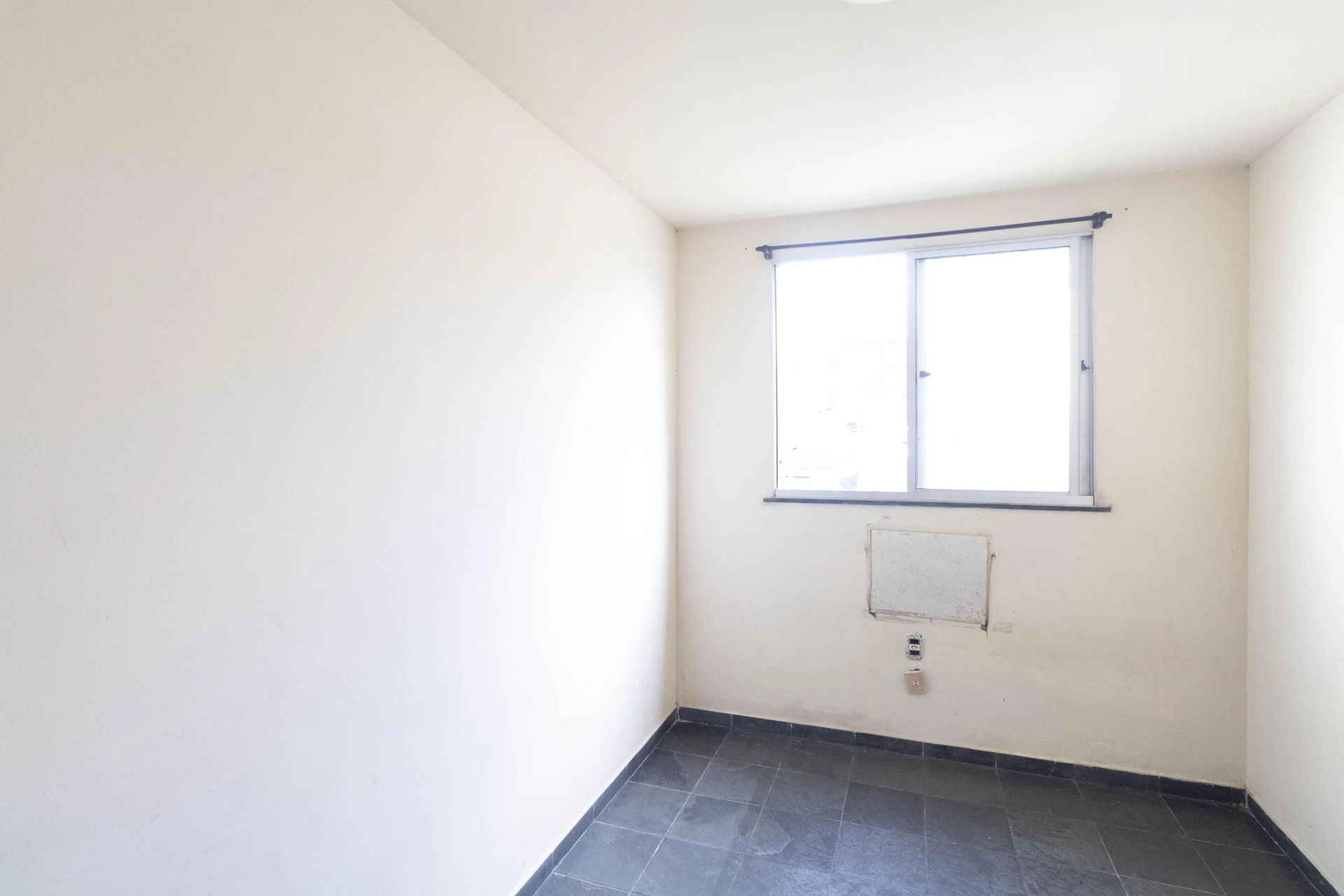 2-bedroom apartment in a building with a gym — photo 20