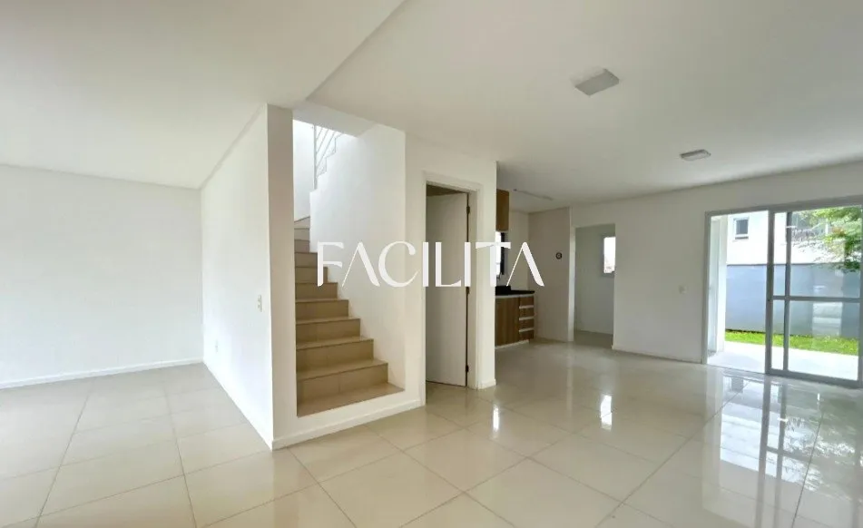 Casa com 3 quartos e cozinha americana com fogão — photo 18