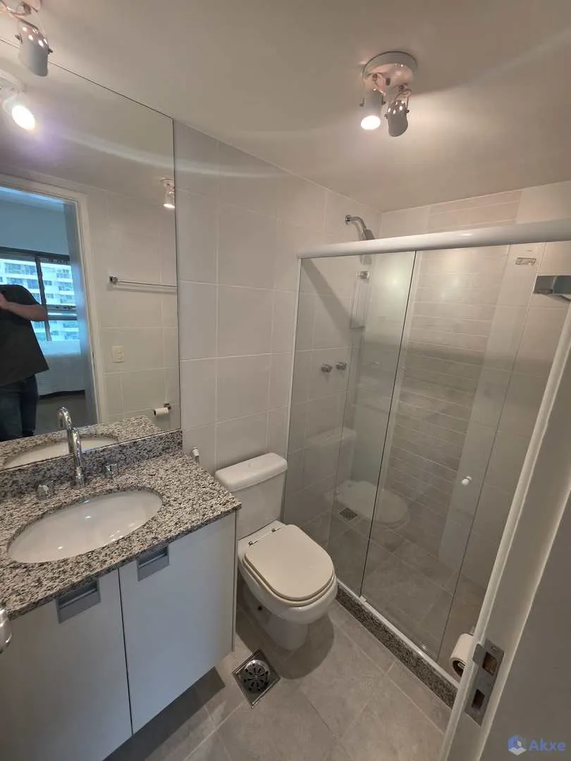 2-bedroom apartment with an enclosed glass balcony — photo 28