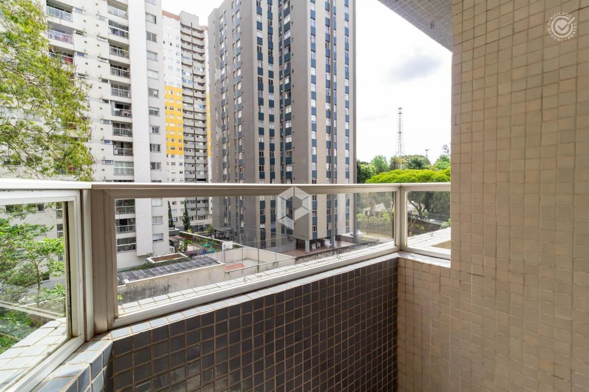 3-bedroom apartment with a glass-enclosed balcony — photo 21