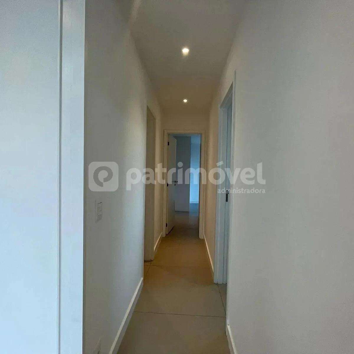 Apartment, 197 m², with a grill on the balcony